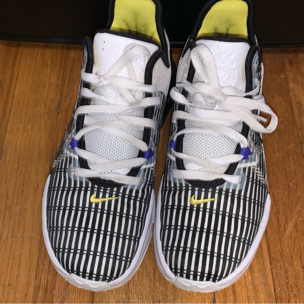 LEBRON WITNESS VI BASKETBALL SHOES